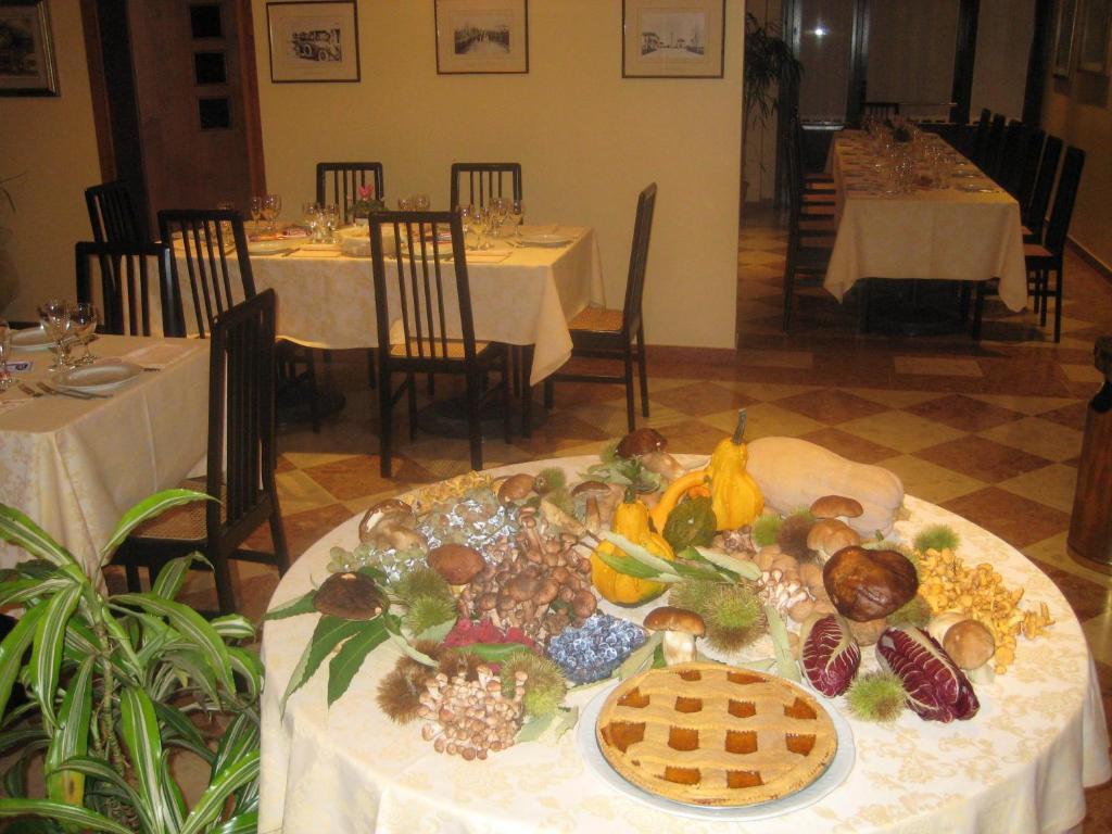 Hotel Ristorante Dotto Varago Buitenkant foto